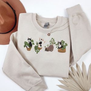 Embroidered cats sweatshirt.