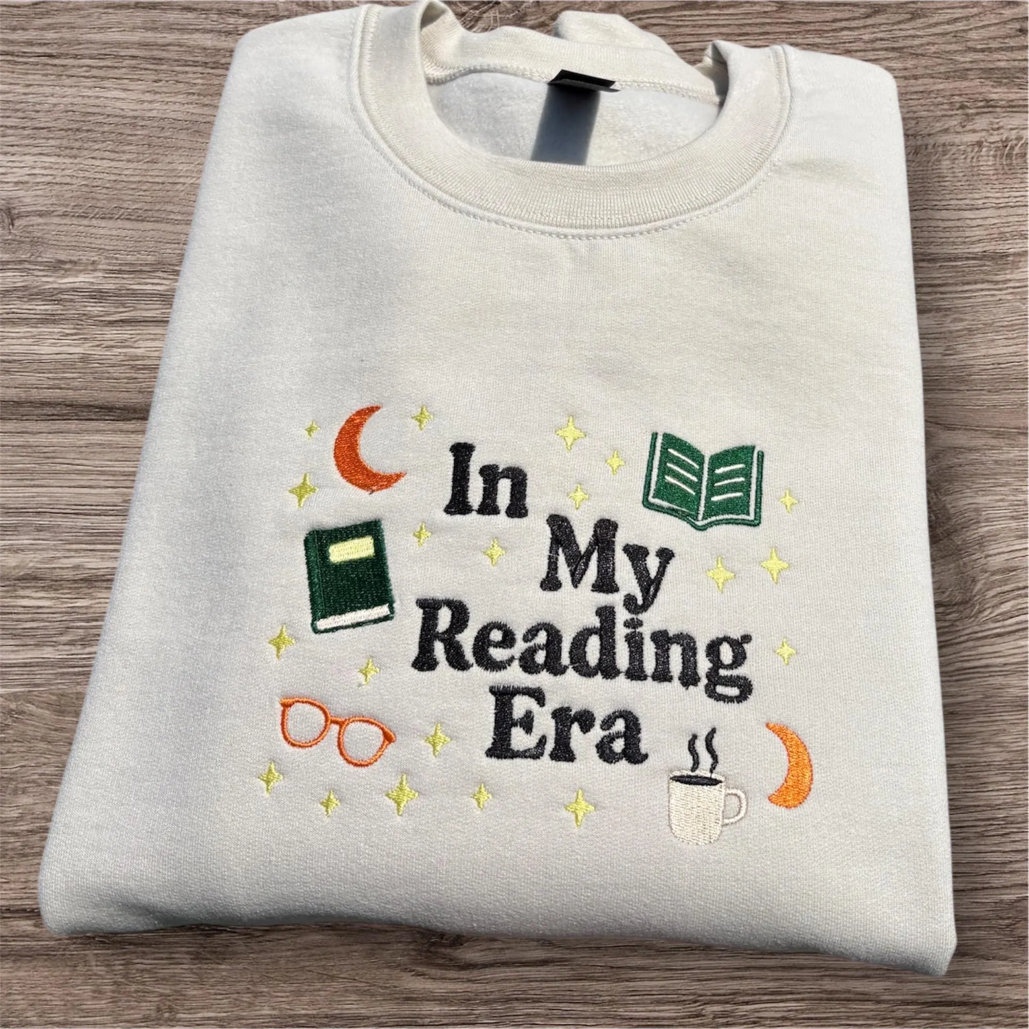 Embroidered in my reading era sweatshirt, book hoodie, reading clothing, perfect gift for men and women, crew neck jumper. - Image 2