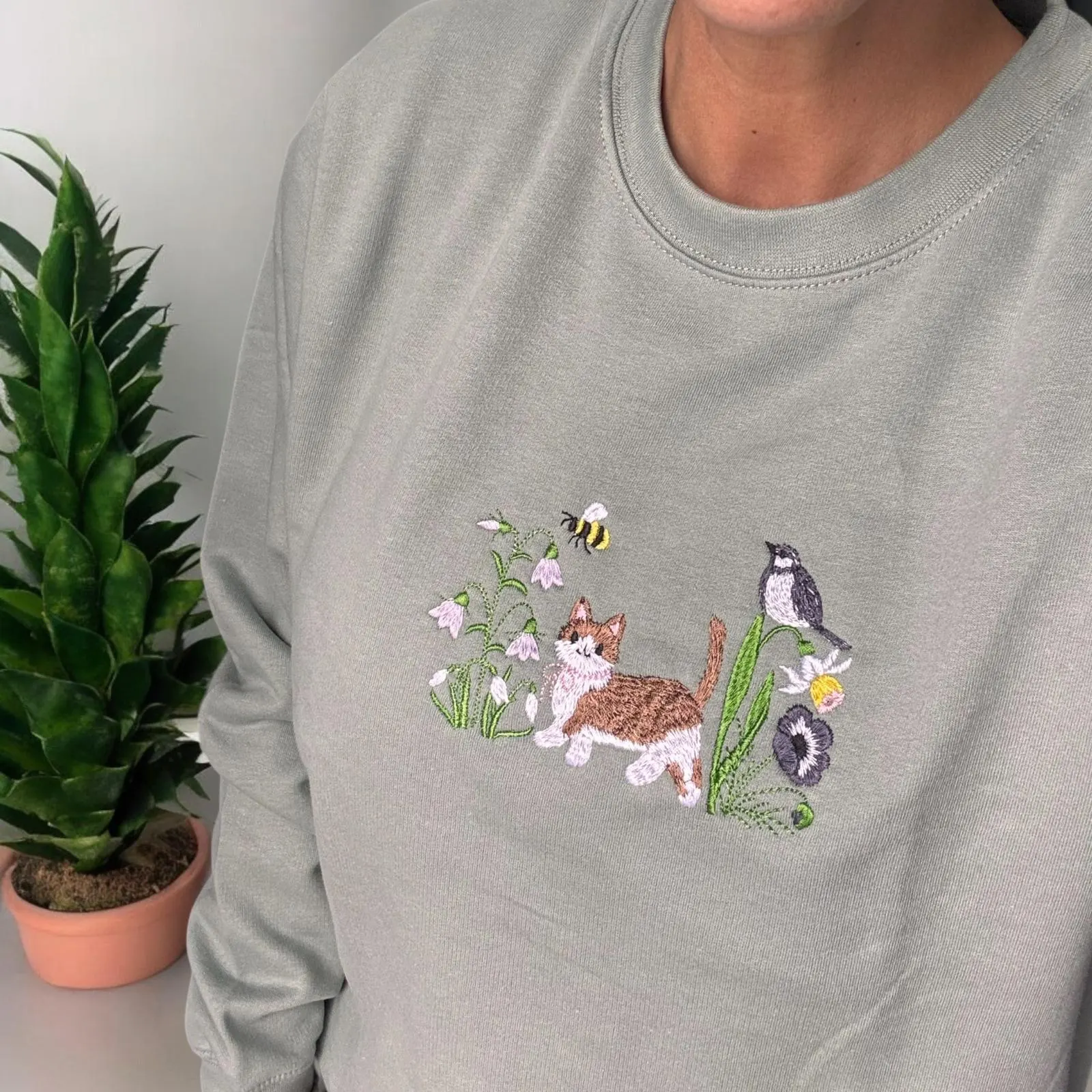 Embroidered Cat Sweatshirt: Spring Flower Hedgerow, Gift for Cat Lovers - Image 6