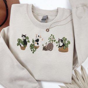Embroidered cats sweatshirt.