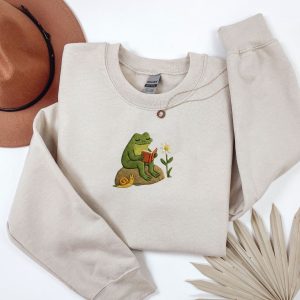 Embroidered reading frog on a log sweatshirt
