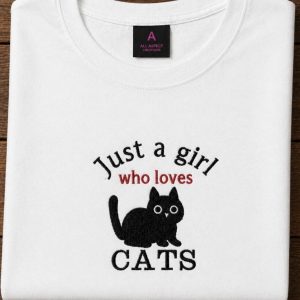 Embroidered Just a girl who loves cats tee